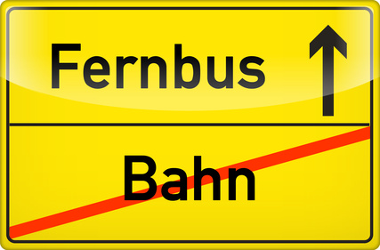 Schild Fernbus / Bahn